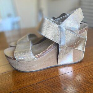 Pierre Dumas Hester Platform Wedge Gold Women's Size 7